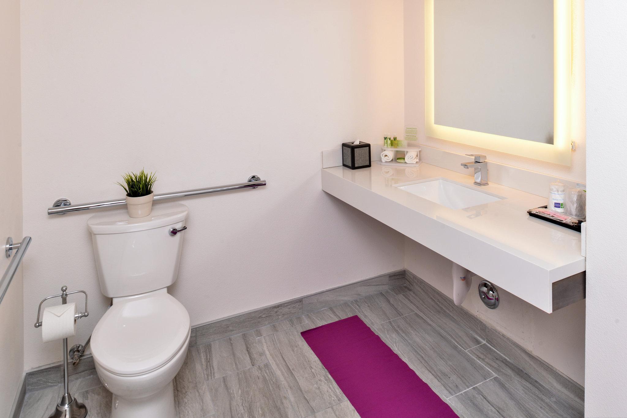 Holiday Inn Express & Suites San Diego - Mission Valley By Ihg Екстериор снимка