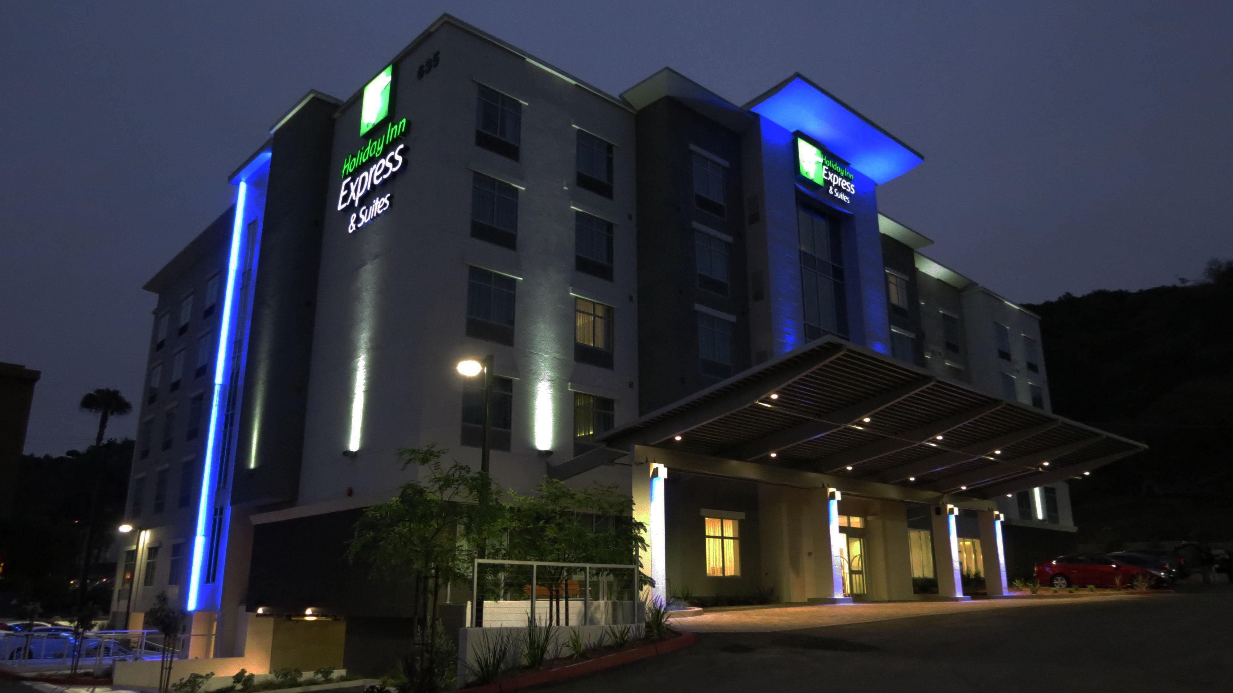 Holiday Inn Express & Suites San Diego - Mission Valley By Ihg Екстериор снимка